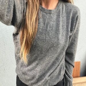 Bloomingdale's cashmere sweater vintage luxe classic vtg s small gray crewneck